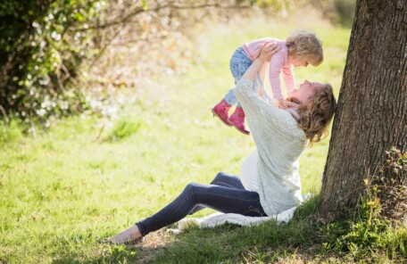 子育てや家事と両立しながら理想の収入を叶える主婦起業のイメージ