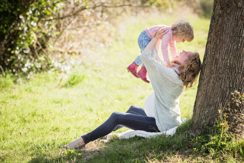 子育てや家事と両立しながら理想の収入を叶える主婦起業のイメージ